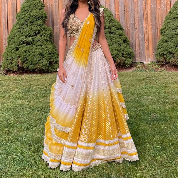 Priyanka Jain Lengha - White Printed And Embroidered Lehenga Set - Picture 5 of 5